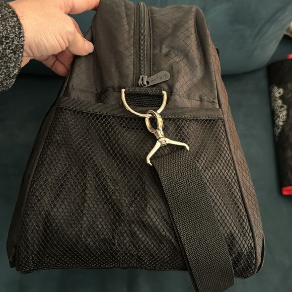 Thirty one retired All in tote duffle weekender, black, with shoulder strap NWOT - Picture 4 of 6